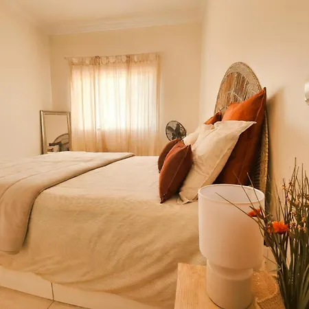 Apartamento Oásis Parque 2 *