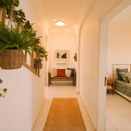 Apartamento Oásis Parque 2 *